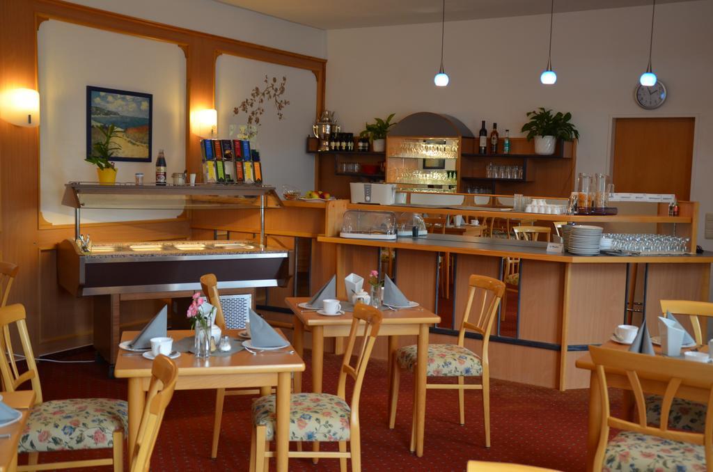 Hotel-Pension Pastow Garni Broderstorf Exterior foto