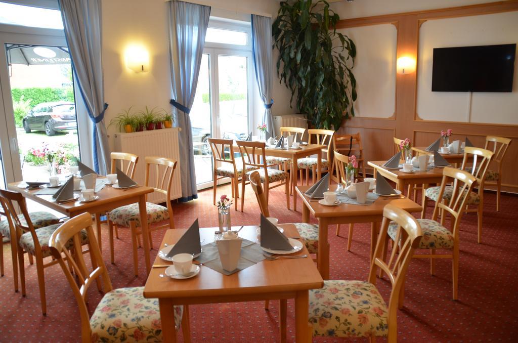 Hotel-Pension Pastow Garni Broderstorf Exterior foto