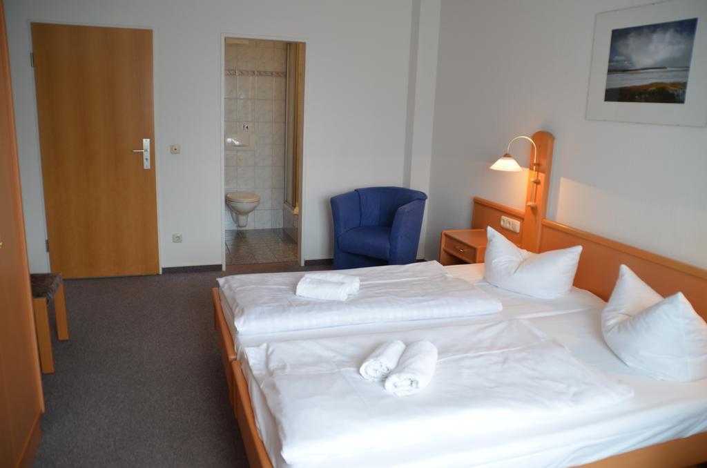 Hotel-Pension Pastow Garni Broderstorf Exterior foto
