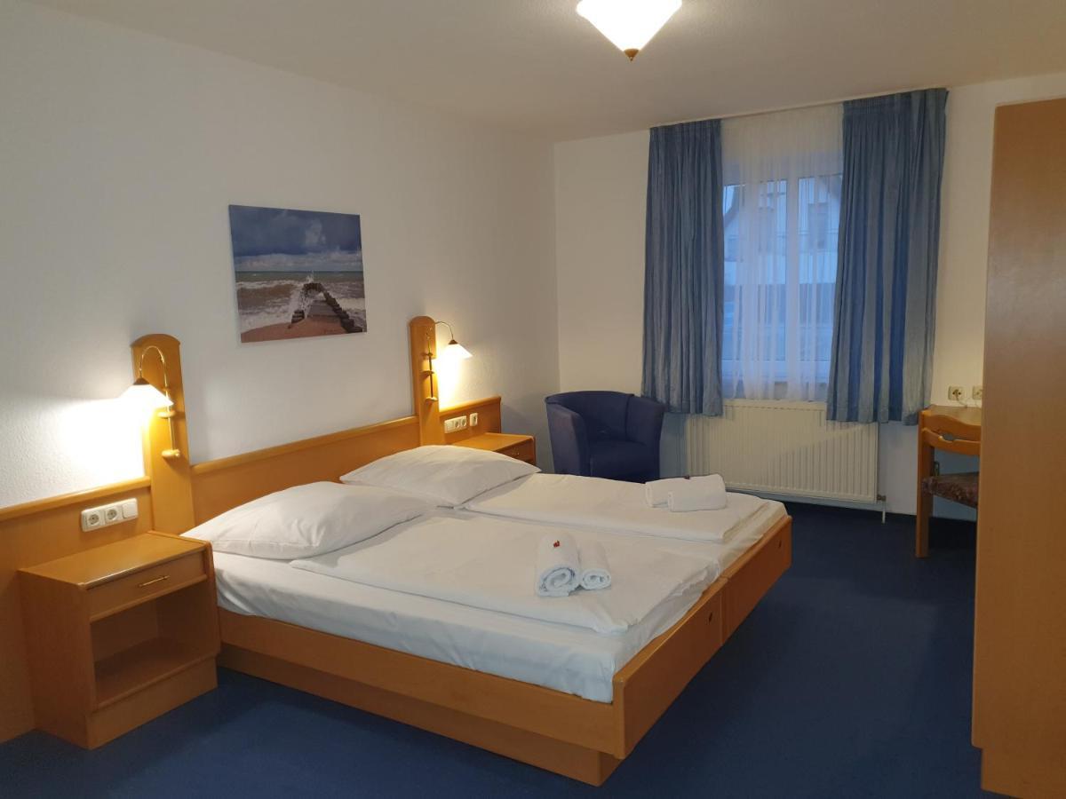 Hotel-Pension Pastow Garni Broderstorf Exterior foto